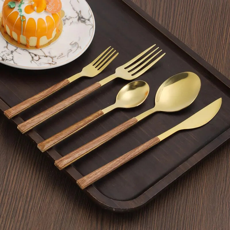 Cutlery set with wooden handle